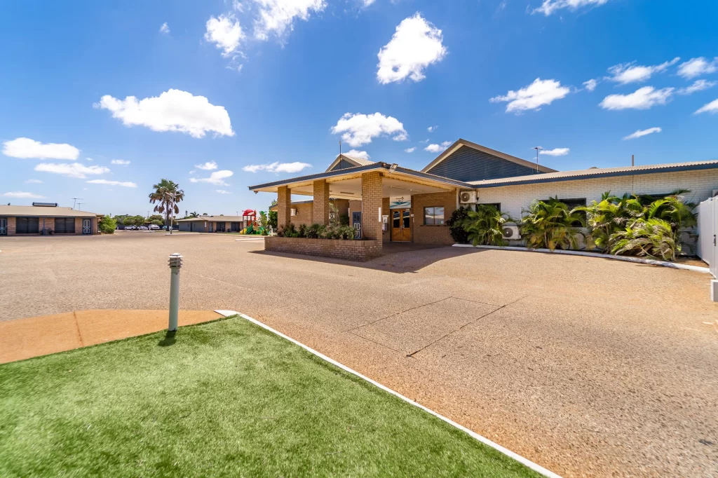 Carnarvon-Motel-Entrance-009