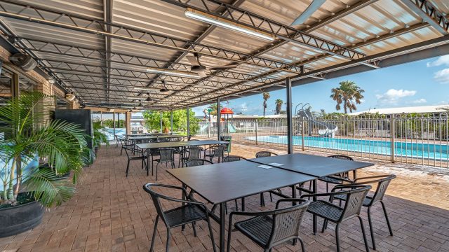 Carnarvon-Motel-Pool-Area-001