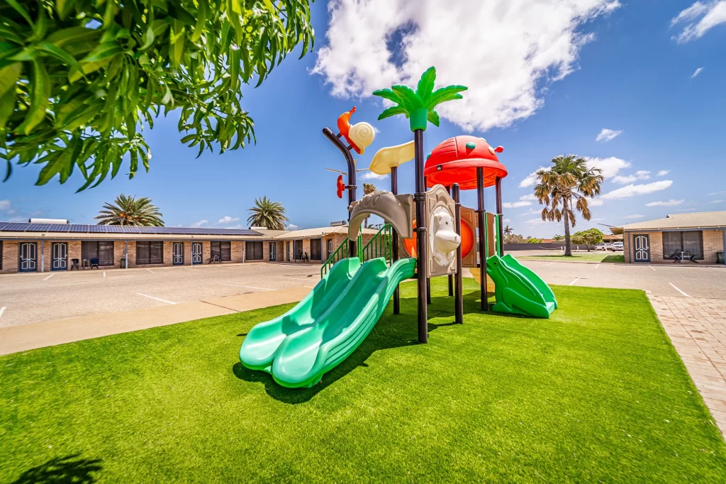 Carnarvon-Motel-Pool-Area-004