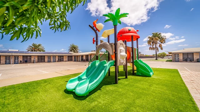 Carnarvon-Motel-Pool-Area-004